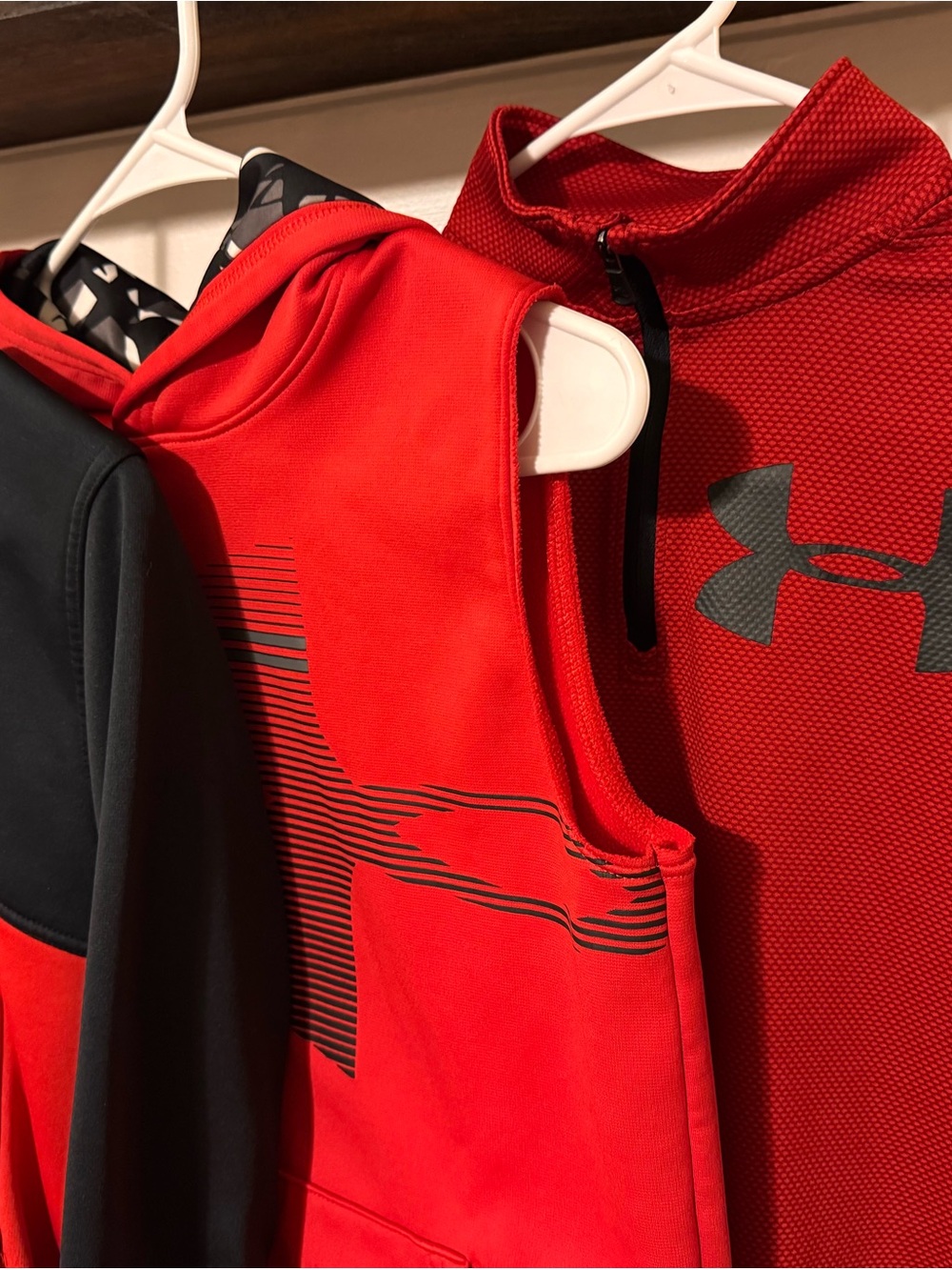 UNDER ARMOUR LOT OF 3 RED BLACK HOODIE PULLOVER EUC